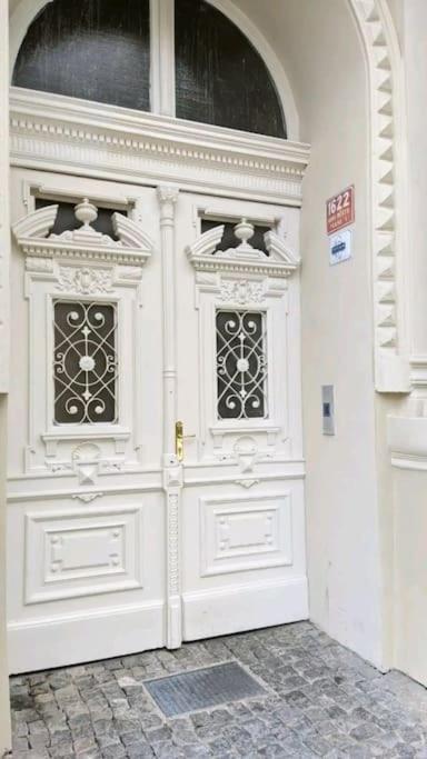 Romantic Apartment In The Center Of Prag Exteriör bild